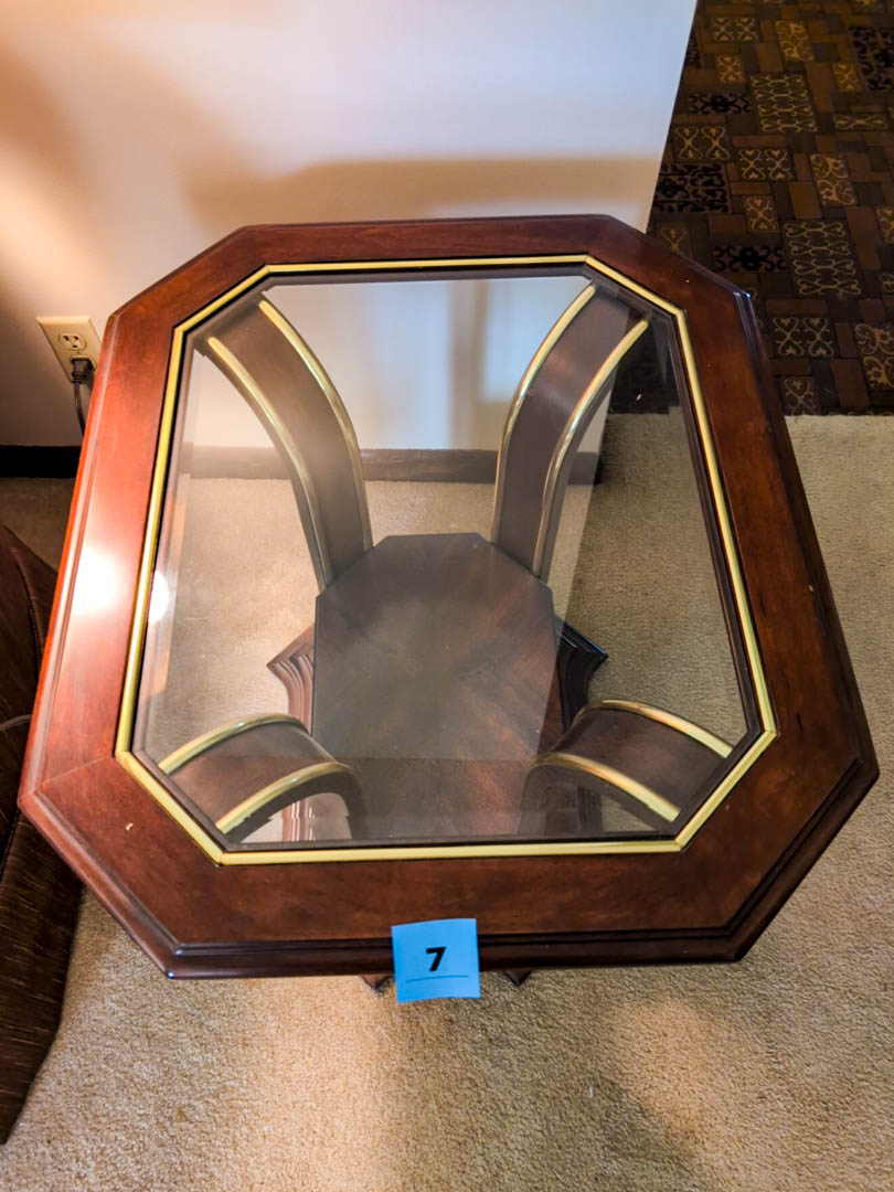 7. End Table w/ 27" Lamp - Image 5