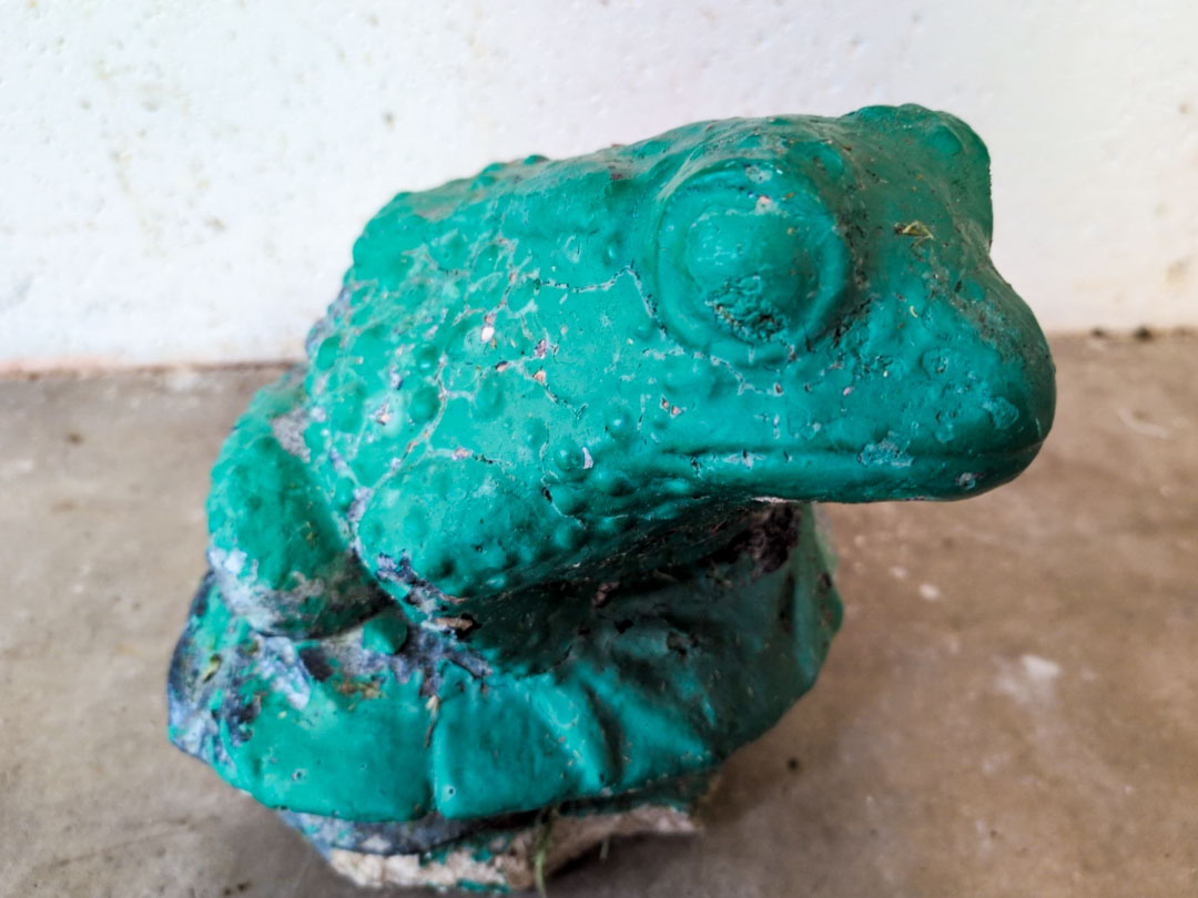 264. 12" Concrete Frog - Image 2