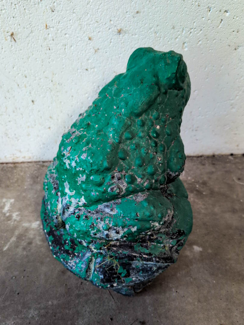 264. 12" Concrete Frog - Image 4