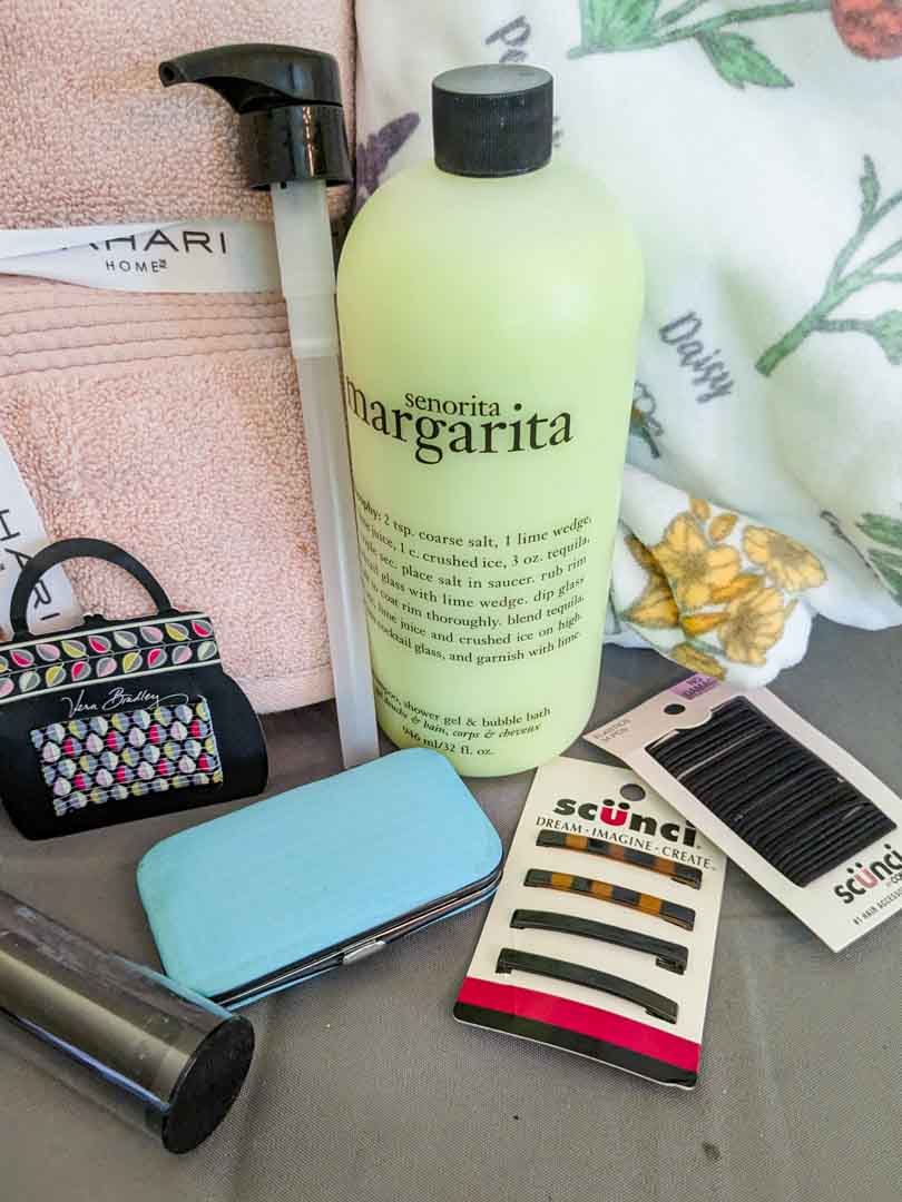 449. (NEW) Towels, Hair Accessories, My Pillow + Bath Gel - Image 7