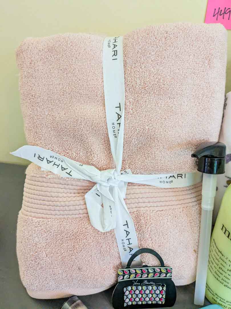 449. (NEW) Towels, Hair Accessories, My Pillow + Bath Gel - Image 5