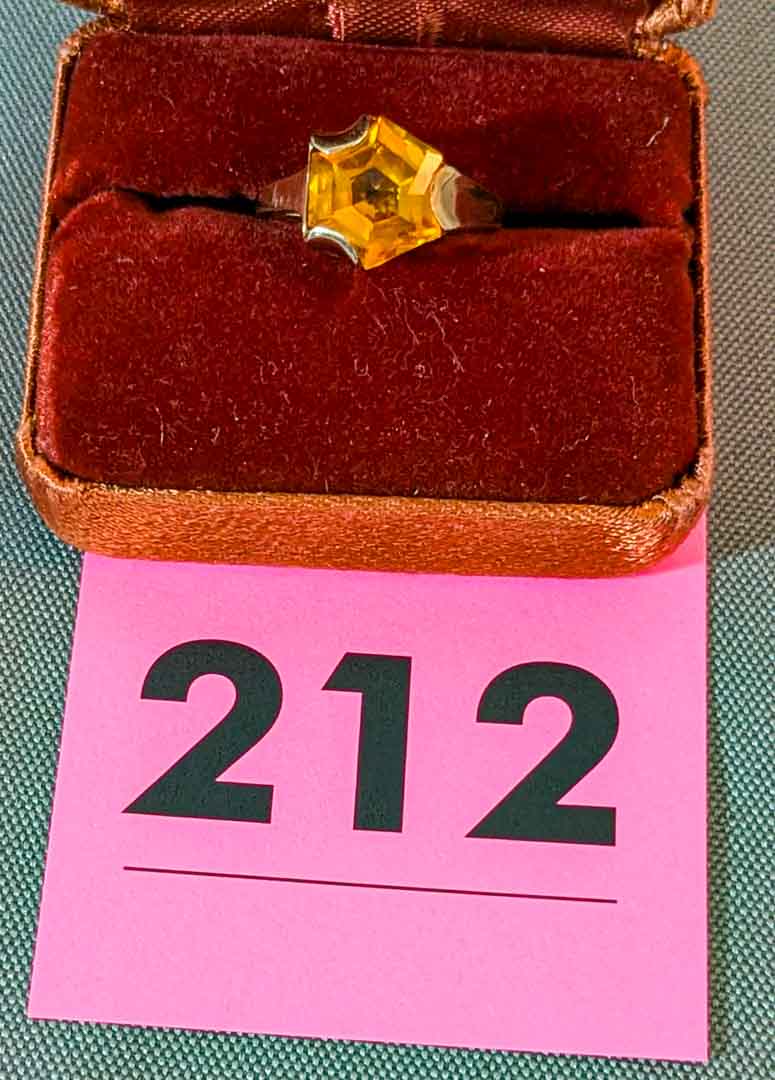 212. 10K Gold Ring - Size 6.5