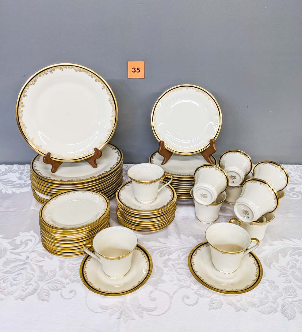 35. Lenox Eclipse China, Service for 12