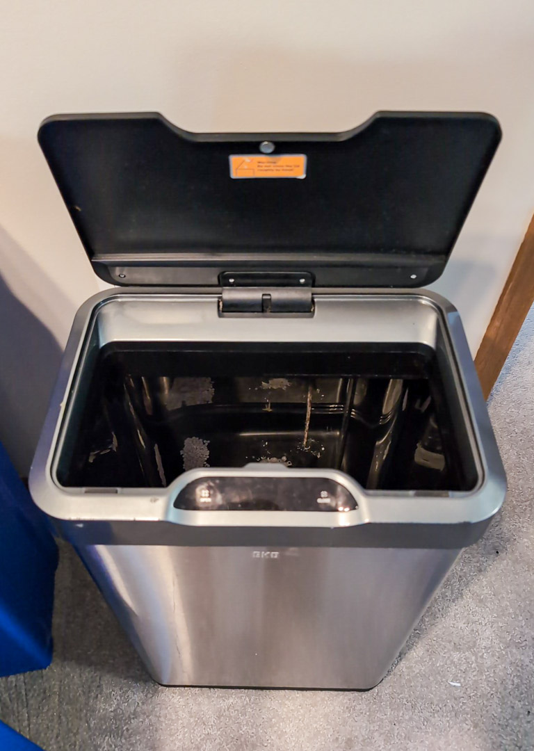 206. Battery Operated Trash Can + (2) Recycle Bins + (4) Stocking Organizers - Image 4