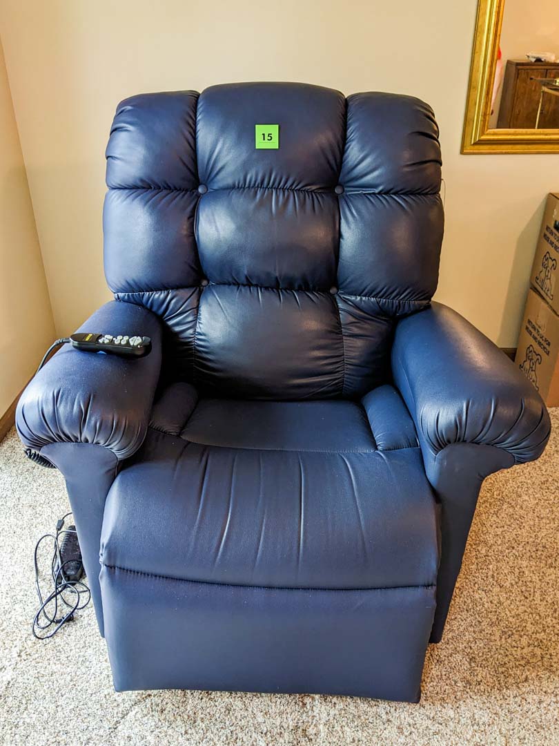 15. Golden Power Lift/Recline Chair