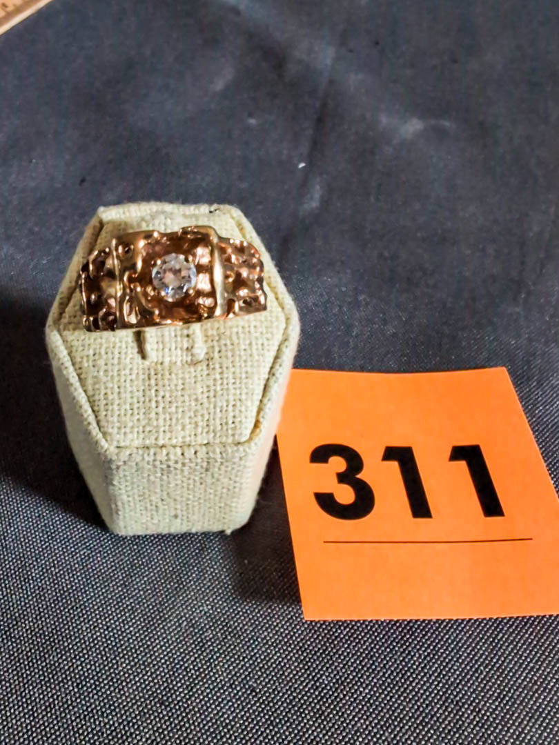 311. 14K Gold Ring - Size 11.25