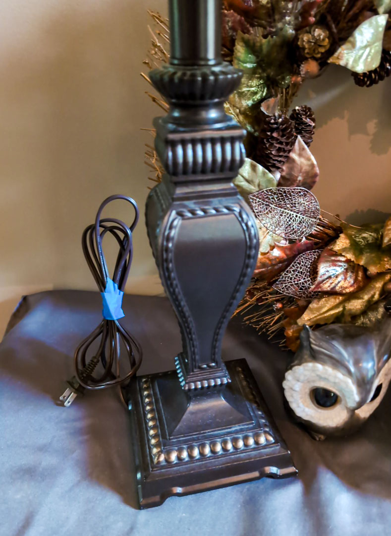 299. Lamp, Wreath, Wood Duck, Owl + (2) Books - Image 5