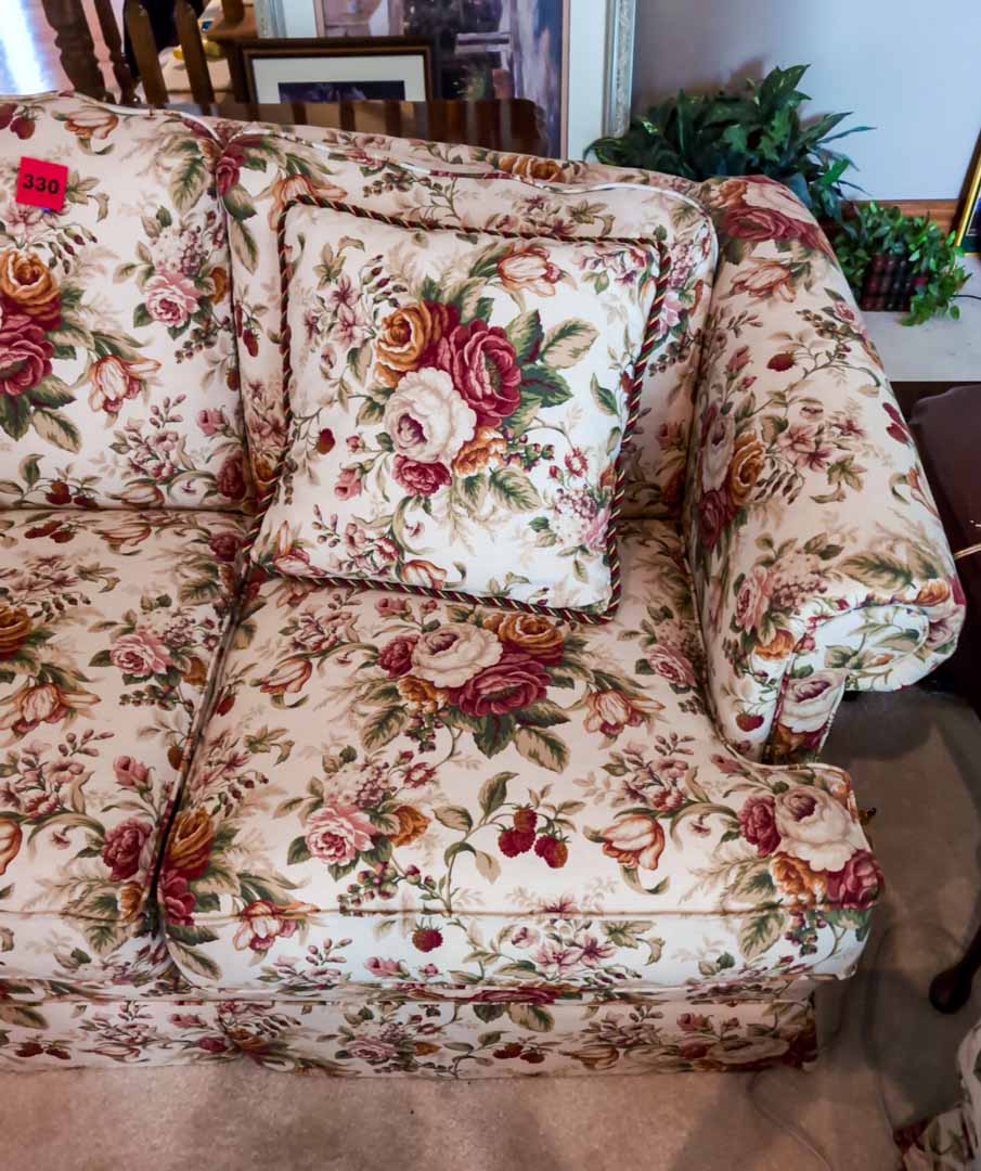 330. Harden Sofa - Image 4