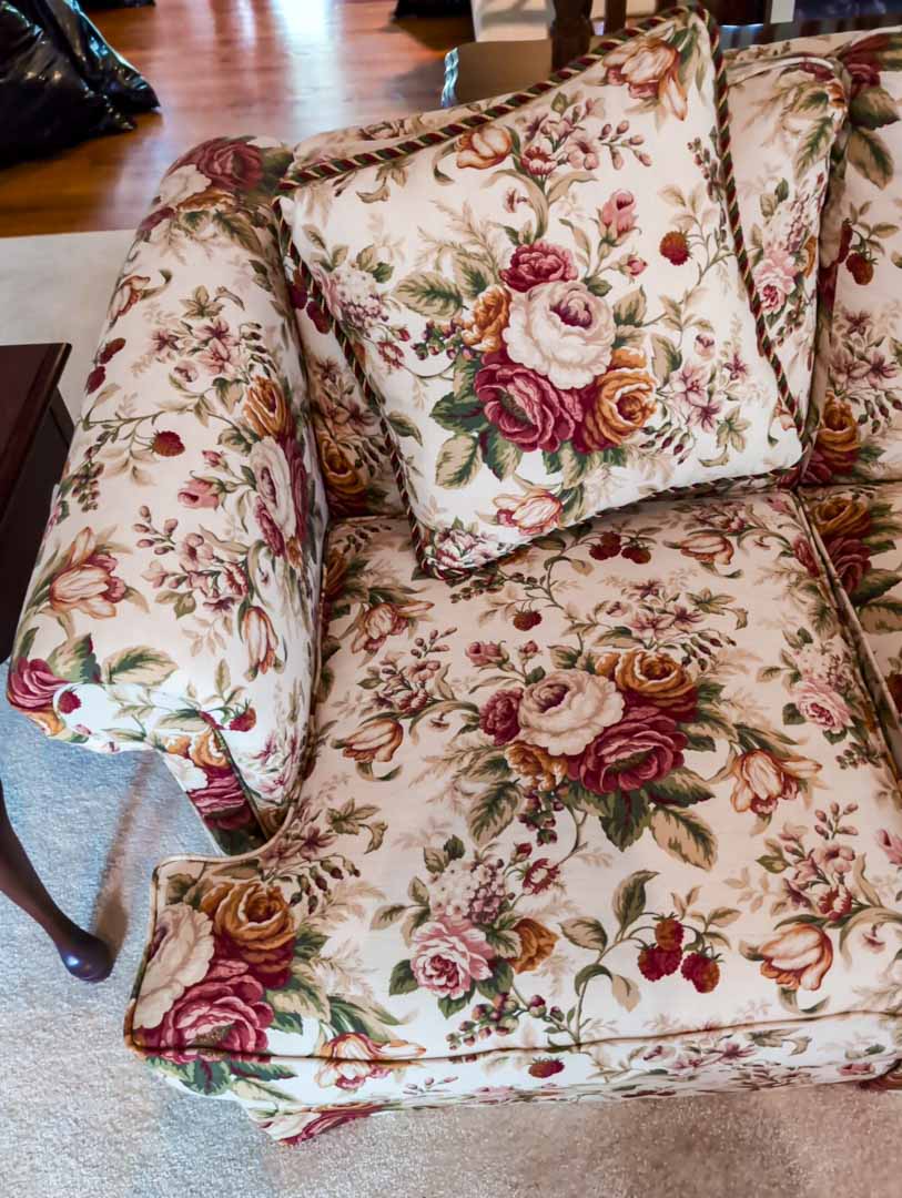 330. Harden Sofa - Image 6