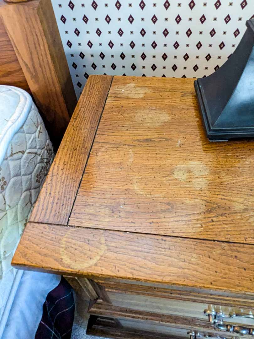 97. Nightstand + 27" Lamp - Image 4
