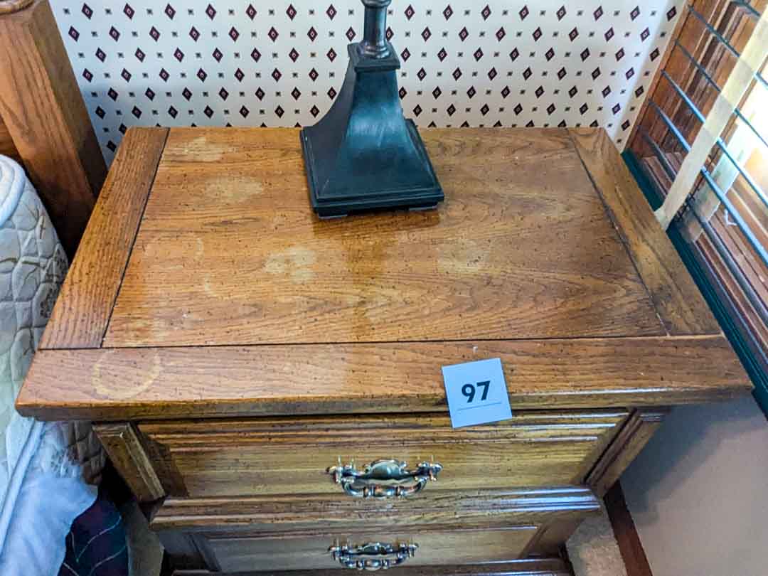 97. Nightstand + 27" Lamp - Image 3