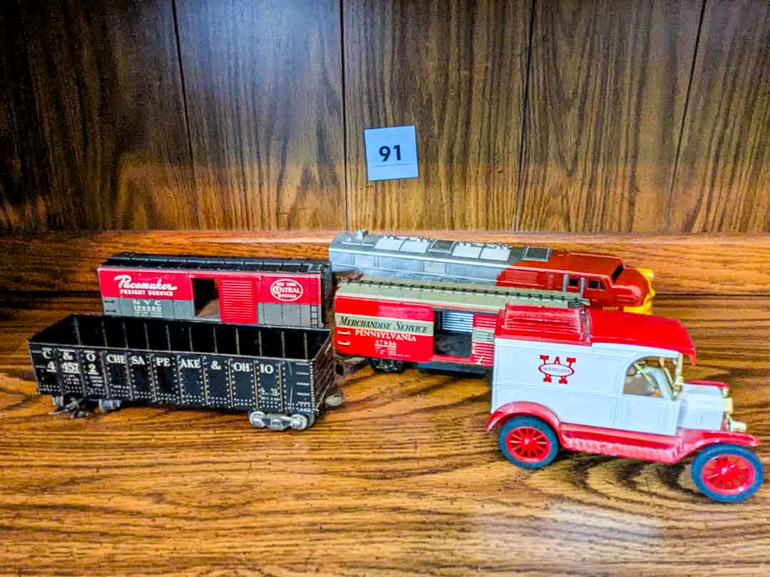 91. (4) Train Cars + Metal Car Bank