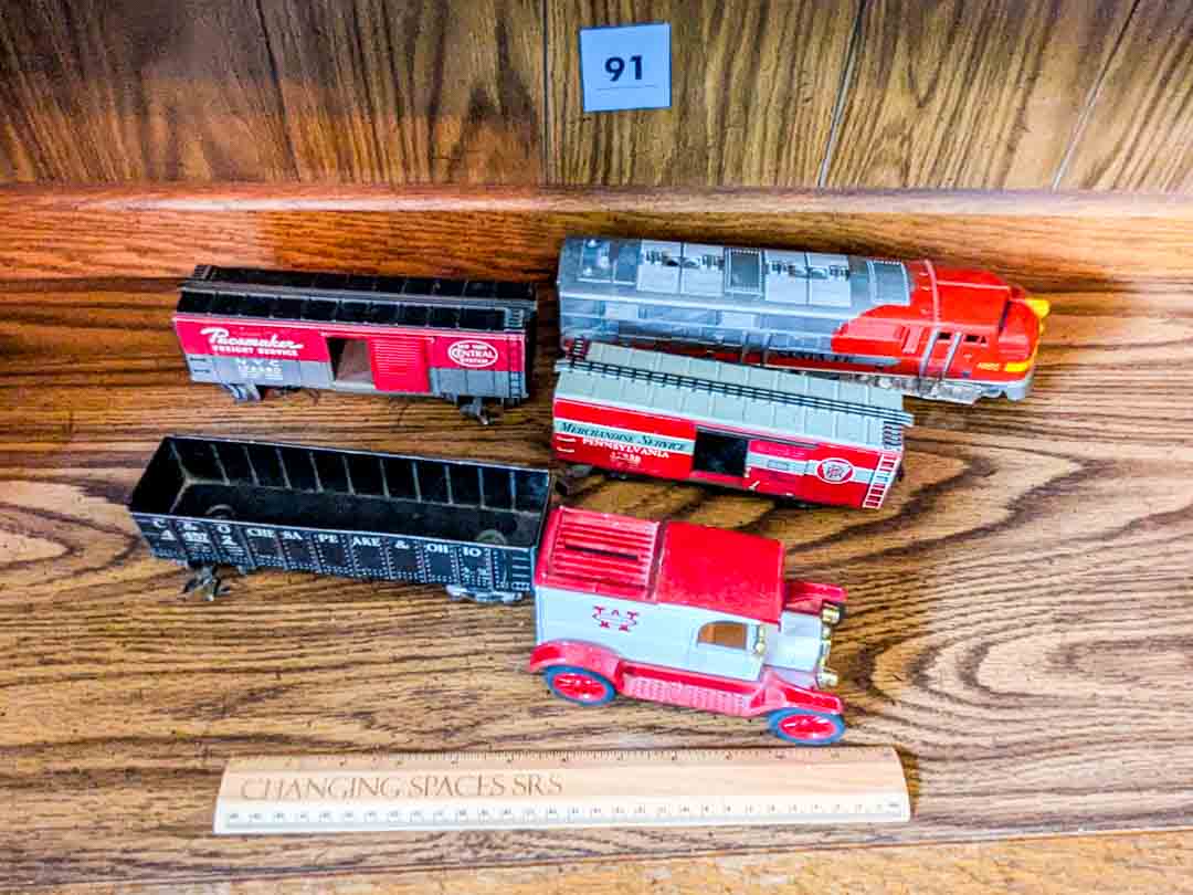 91. (4) Train Cars + Metal Car Bank - Image 3
