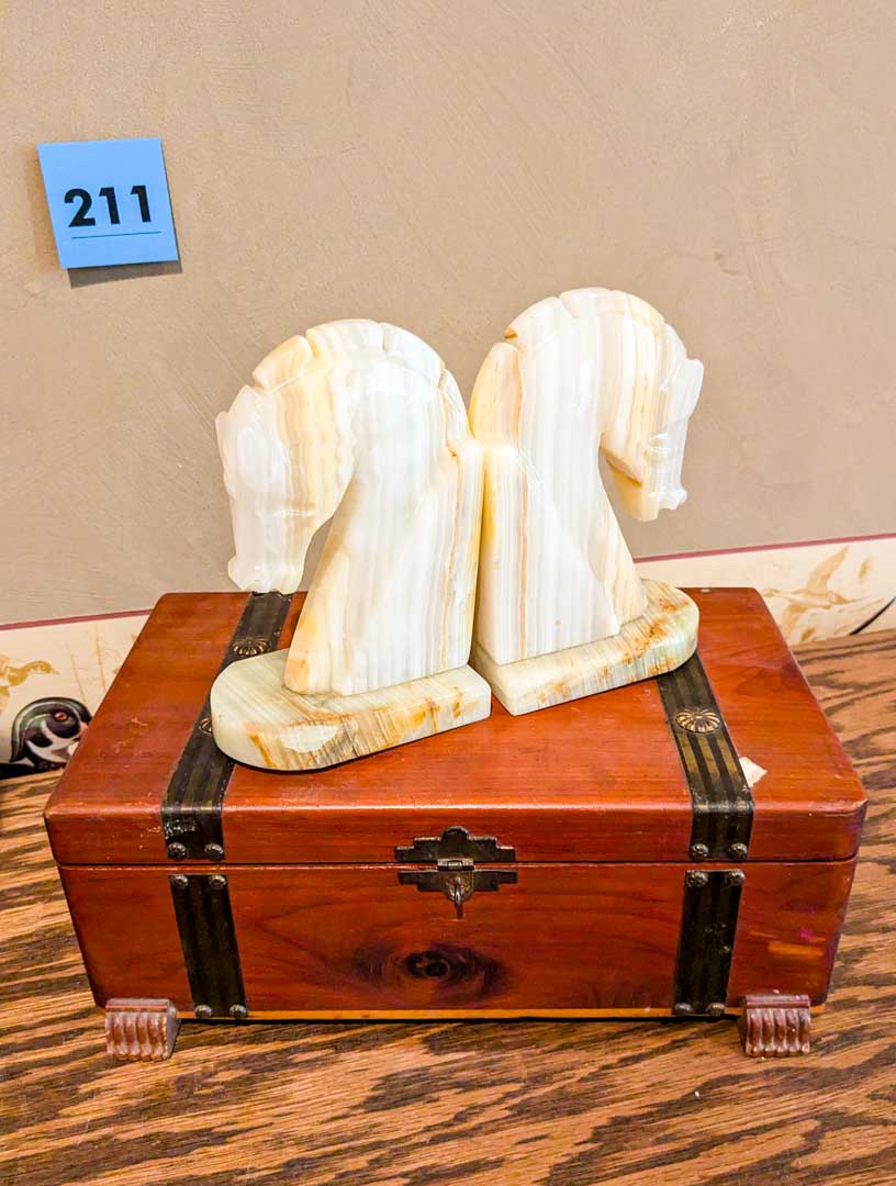 211. Knight, Onyx Bracelet + Jewelry Chest - Image 4