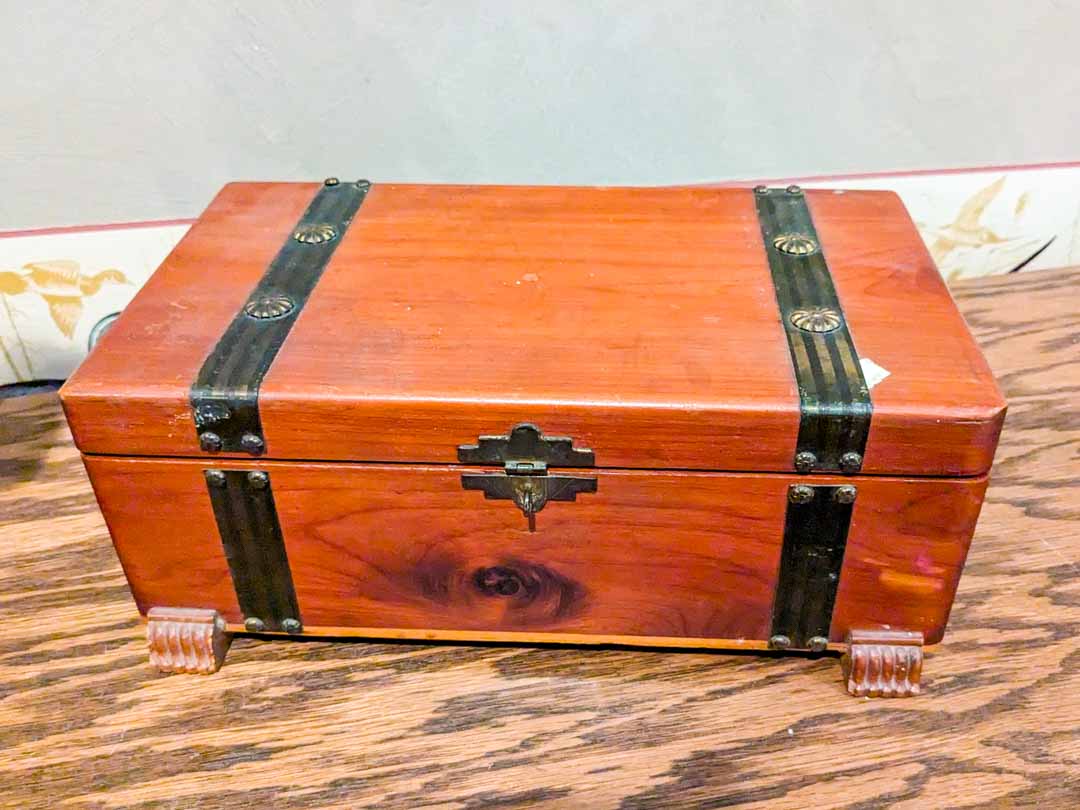 211. Knight, Onyx Bracelet + Jewelry Chest - Image 8