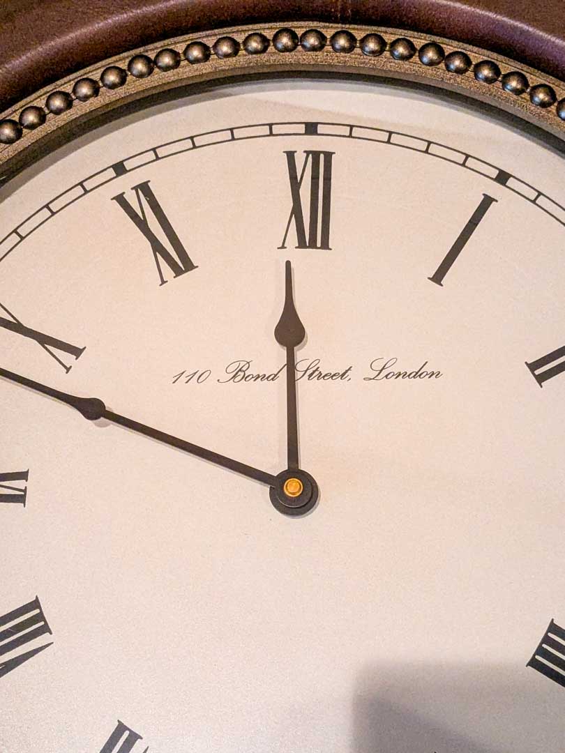 212. 21" Round Clock - Image 2