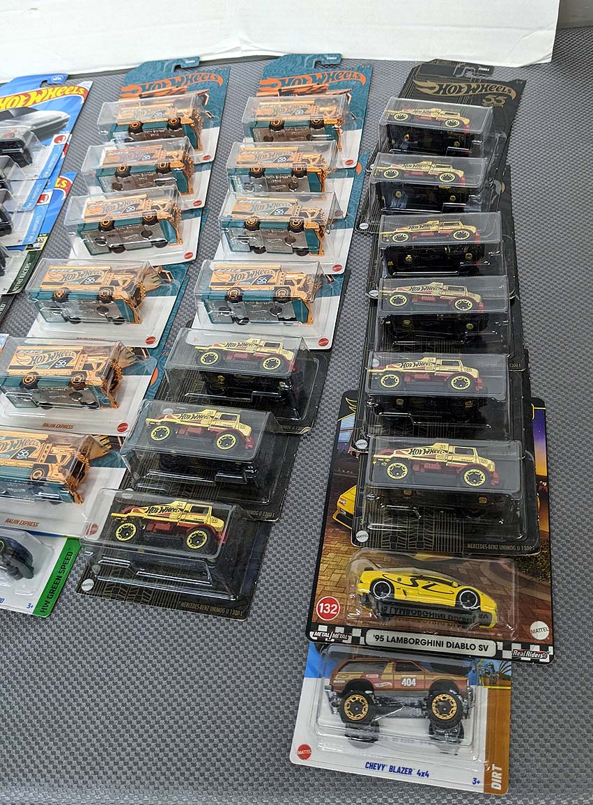81. (58) Hot Wheels Models – Changing Spaces SRS
