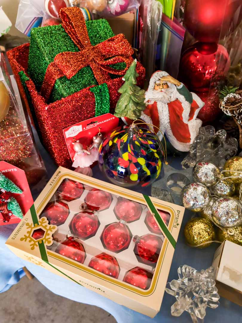 23. Holiday Gift Wrap & Decor - Image 4