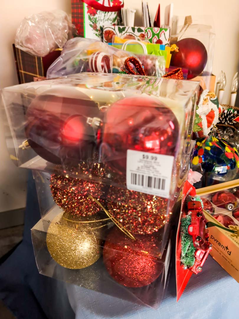 23. Holiday Gift Wrap & Decor - Image 5