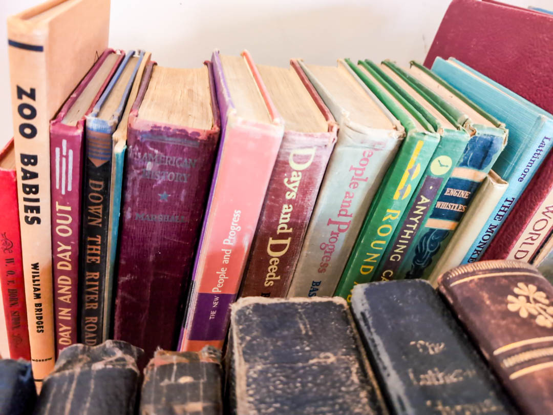 29. Vintage Books - Image 5