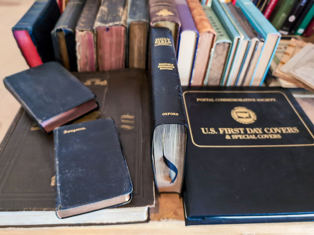 29. Vintage Books - Image 6