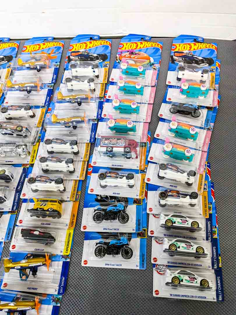 61. (60+) Hot Wheels Models – Changing Spaces SRS