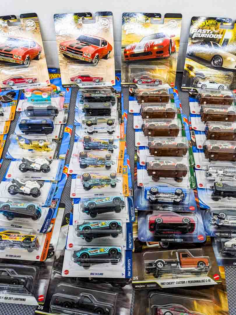 64. (68) Hot Wheels Models – Changing Spaces SRS