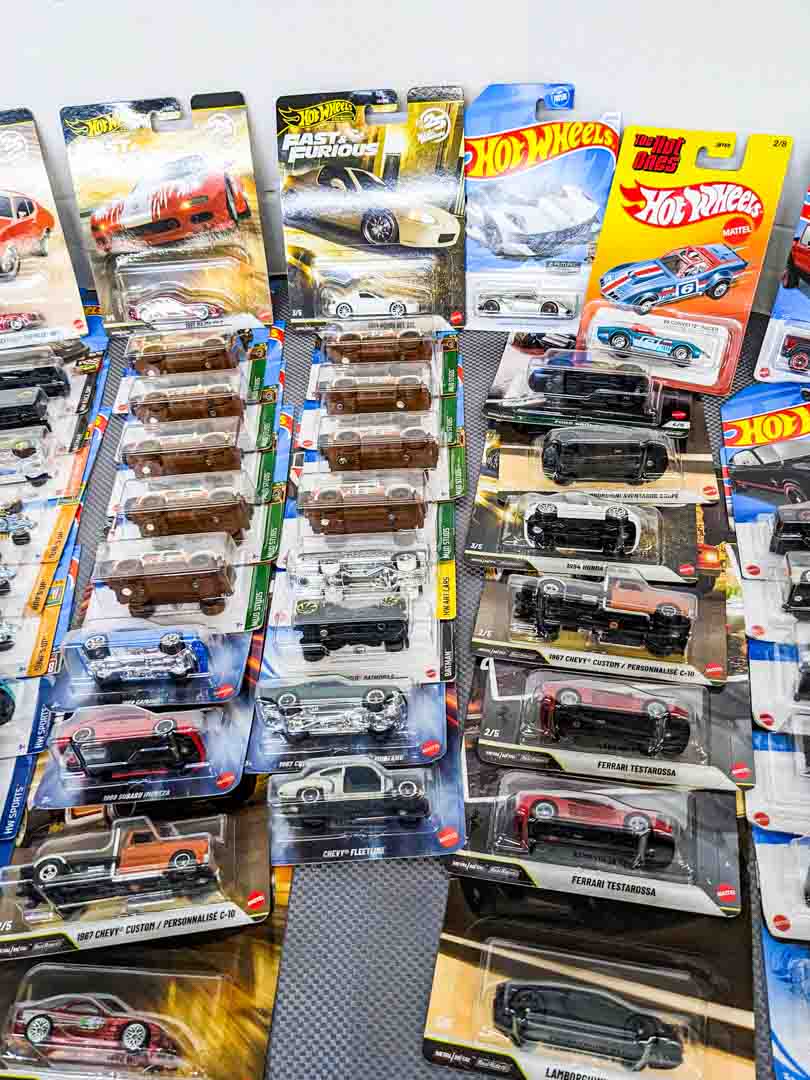 64. (68) Hot Wheels Models – Changing Spaces SRS