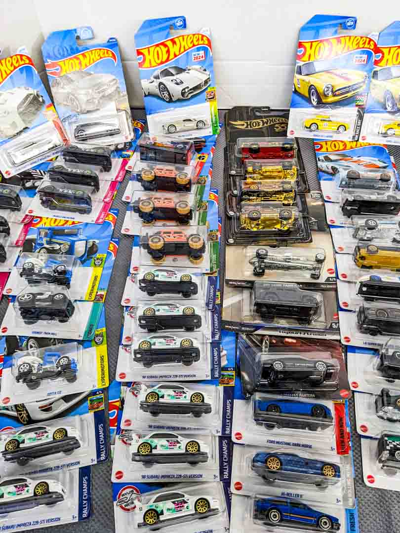 53. (75) Hot Wheels Models – Changing Spaces SRS