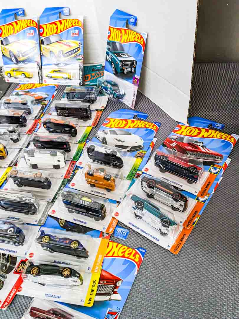 53. (75) Hot Wheels Models – Changing Spaces SRS