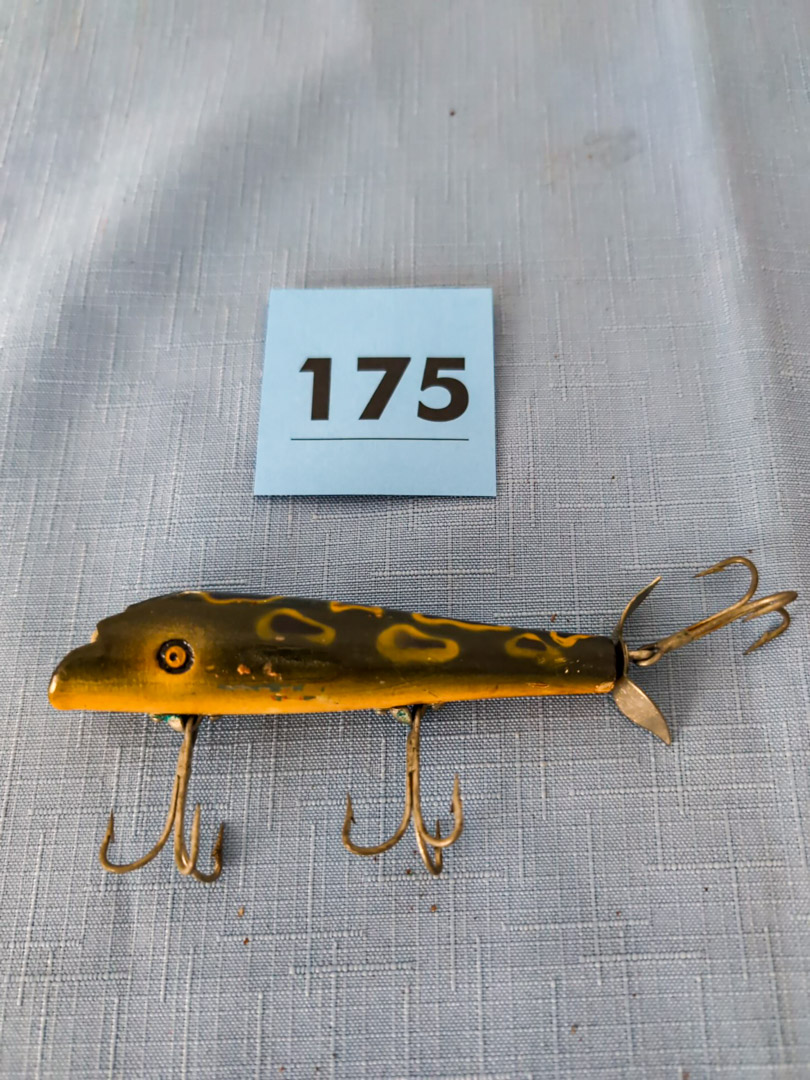 175. PFLUEGER Wooden Lure Frog Pattern